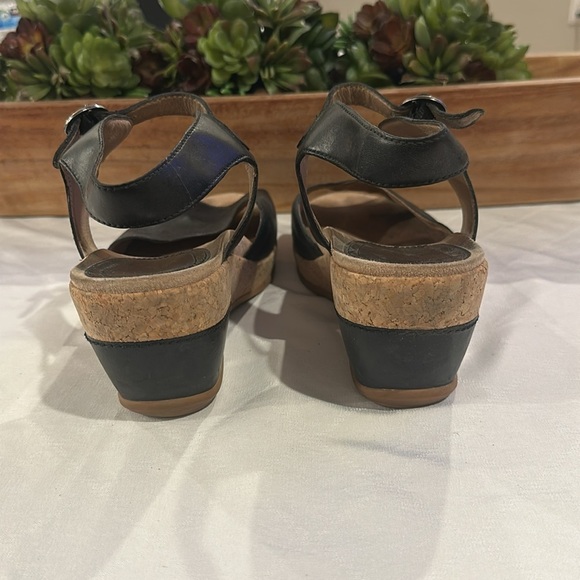 Dansko Charlotte Leather Black Cork Wedge Sandals size EU‎ 41 EUC - Picture 4 of 9